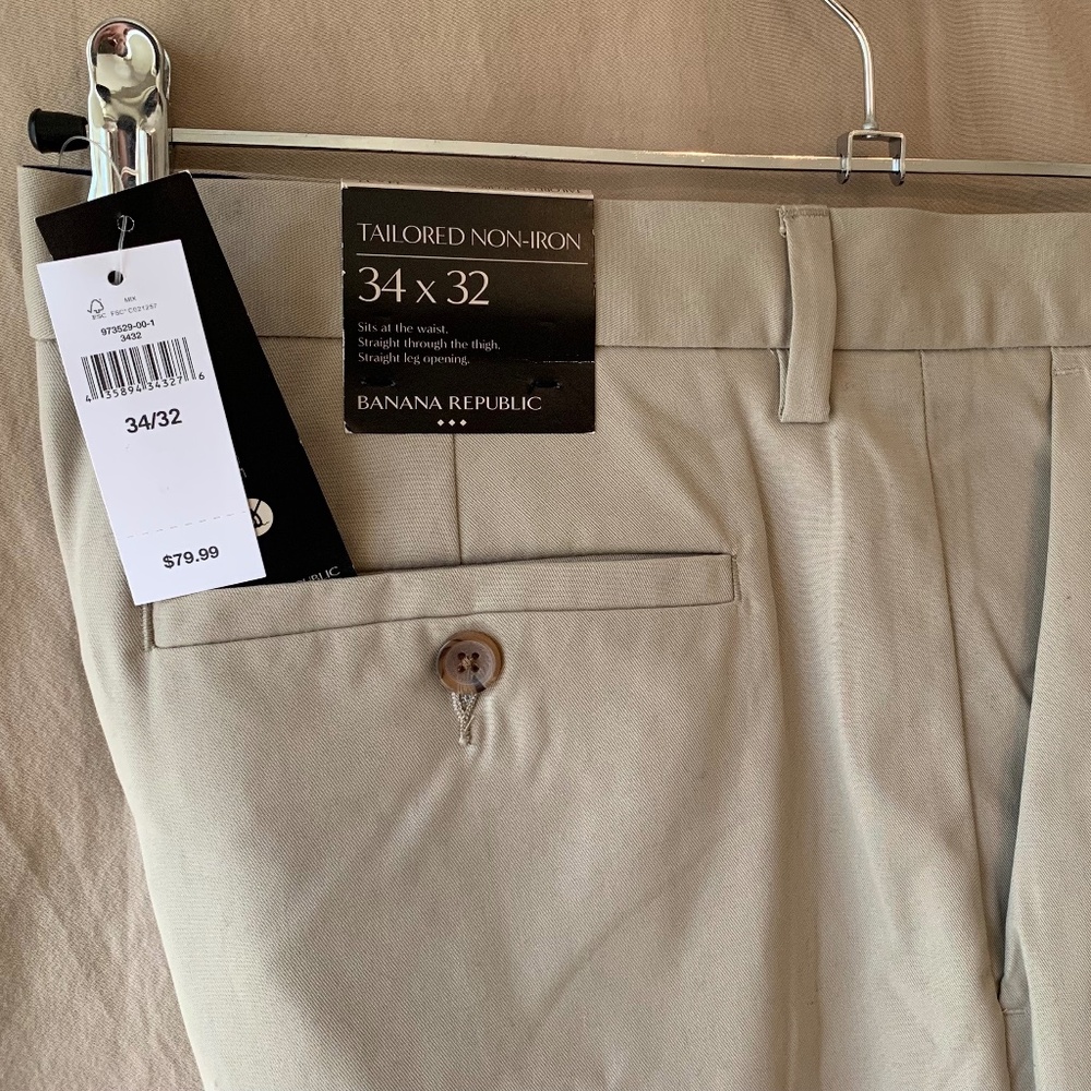 NEW WITH TAGS  Banana Republic Tailored Khaki Pants, Size 34x32